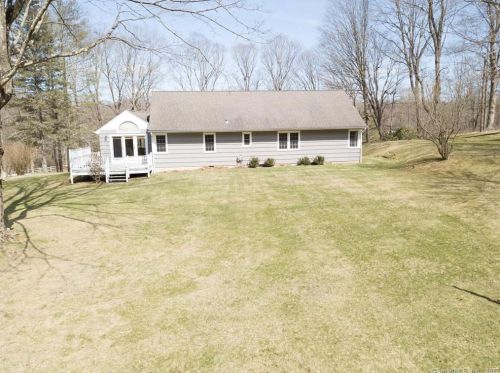 3 Tackora Trl, Ridgefield, CT 06877-3028