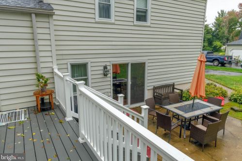 141 Kitty Knight Dr, Southampton PA 18966-1130 exterior