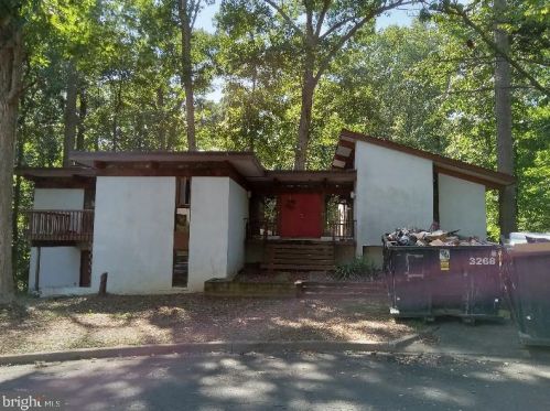 11101 Wedge Dr, Herndon, VA 20190-4831