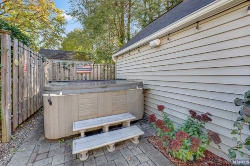 437 Northern Pkwy, Ridgewood NJ  07450-1720 exterior