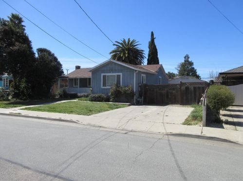 860 Suiter St, Hollister, CA 95023-4630