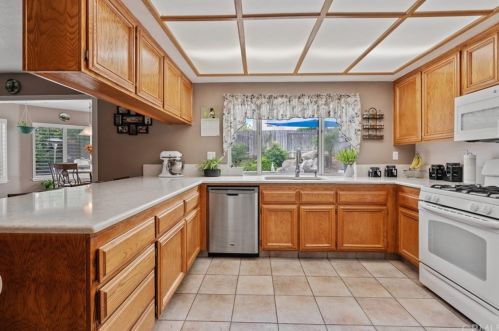 8512 Rosemary Dr, Riverside CA exterior