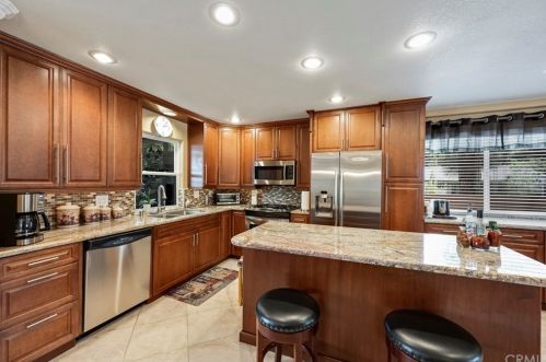 800 Arroyo Pl, Fullerton, CA 92833-2307