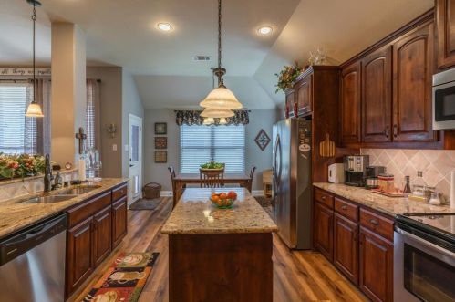 6905 Gamecock Dr, Greenville TX  75402-7720 exterior