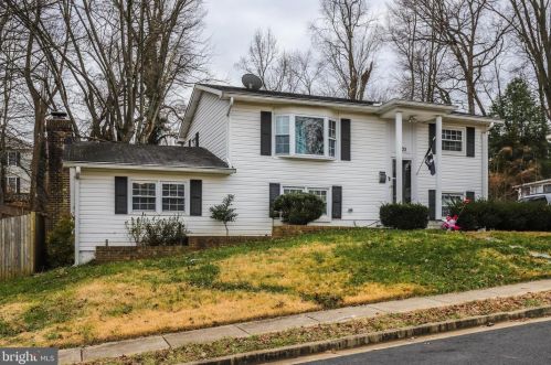 4503 Evansdale Rd, Woodbridge, VA 22193-2628