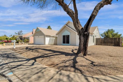 16427 63rd Dr, Glendale, AZ 85306-1006