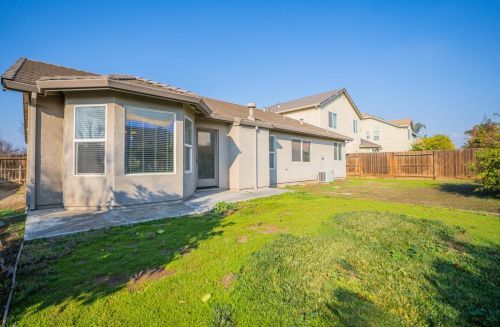 679 Apricot Ct, Los Banos CA  93635-9691 exterior