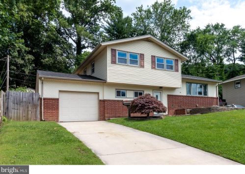 2121 Peachtree Dr, Wilmington, DE 19805-1049