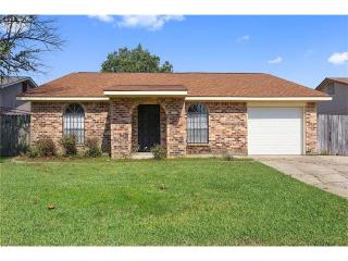 2612 Canyon Dr, Marrero, LA 70072-6320
