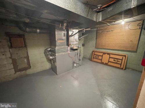 504 Church St, Charles Town WV  25414-1314 exterior