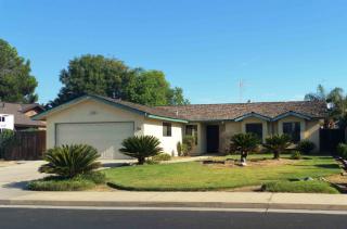 800 Lakewood Dr, Hanford CA  93230-1531 exterior