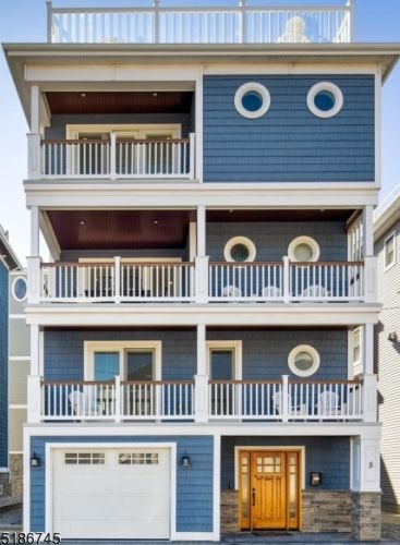 5 Fort Ave, Pelican Island NJ  08751-1512 exterior