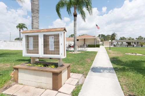 4104 Sandpine Cir, Boynton Beach FL  33436-2660 exterior