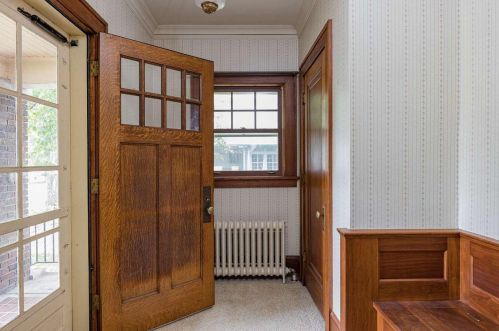 450 Mount Vernon St, Oshkosh, WI 54901-4936