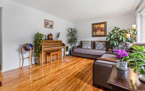 15 Grayley Pl, Huntington Station NY  11746-3112 exterior