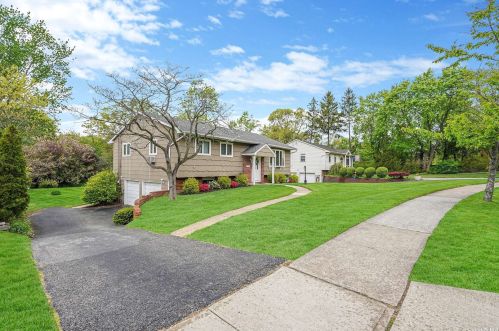 21 Manchester Dr, Bethpage NY  11714-3203 exterior