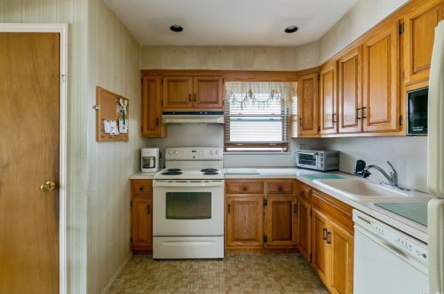 2047 Hancock Ave, North Bellmore NY  11710-1516 exterior