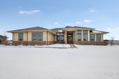 7429 Twin Ponds Dr, Manitowoc, WI 54220-8375