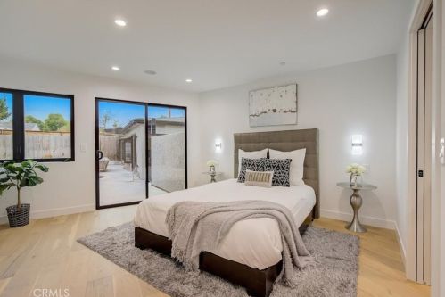 16627 Gilmore St, Van Nuys CA  91406-5610 exterior