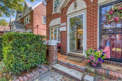 132-33 84th St, Jamaica, NY 11417-2417