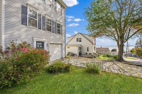 7 Davenport Ave, Milford, CT 06460-7826