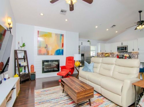 10730 Oakhaven Dr, Pinellas Park FL  33782-2511 exterior