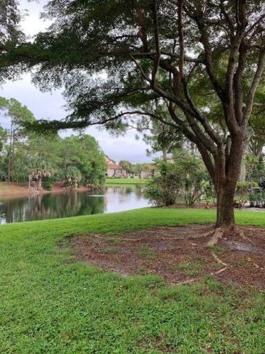 2700 Pointe Cir, West Palm Beach, FL 33413-2153