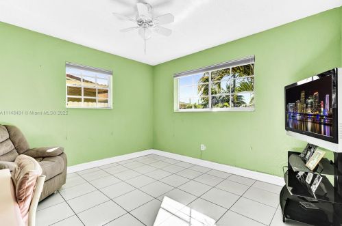 1035 36 Pl, Hialeah FL 33012-4929 exterior