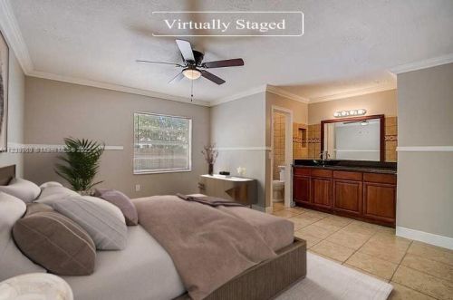 5730 199th St, Hialeah FL  33015-4933 exterior