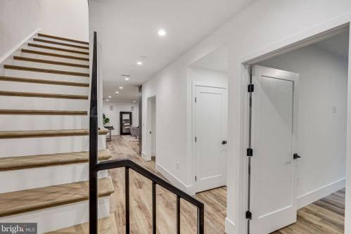 4915 Western Ave, Washington DC  20016-4319 exterior