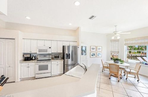 1528 Jewel Box Ave, Naples FL  34102-0005 exterior
