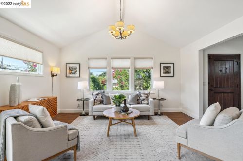 5904 Canning St, Oakland CA 94609-1306 exterior