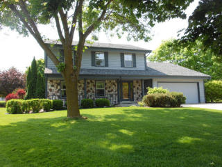 11213 Francis Ct, Hales Corners, WI 53132-2158