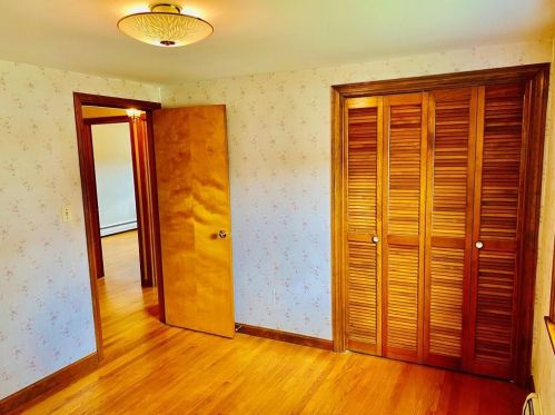 90 Briggs Ln, Tiverton RI  02878-2406 exterior