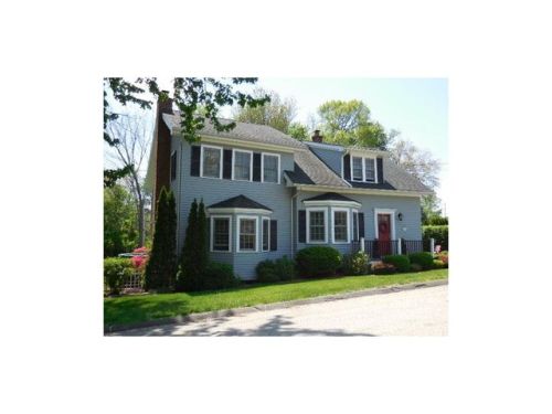 23 Maple St, Bridgeport, CT 06608-2113