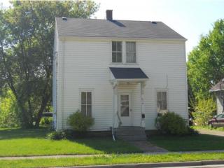 617 Henry St, Neenah, WI 54956-2410