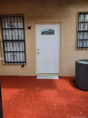 19233 67th Pl, Hialeah, FL 33015-2469