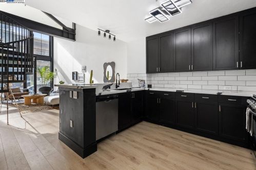 330 13th St, Oakland, CA 94612-3917