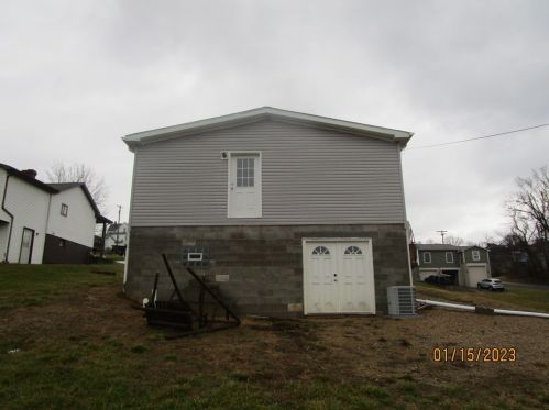 204 Old Oak St, Langeloth, PA 15054-1111