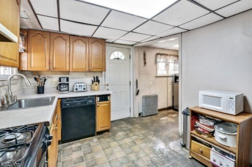 14 Stockton Pl, East Orange NJ  07017-5209 exterior