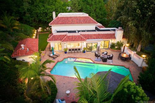 14 Lake Helix Dr, La Mesa, CA 91941-4434