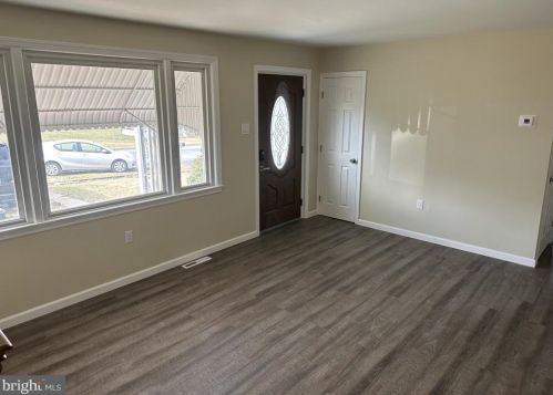 7 Hollywood Dr, Harrisburg PA  17109-5563 exterior