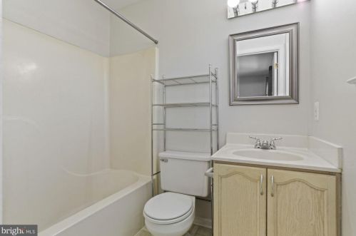 605 Warrenton Ter, Leesburg VA  20176-2466 exterior