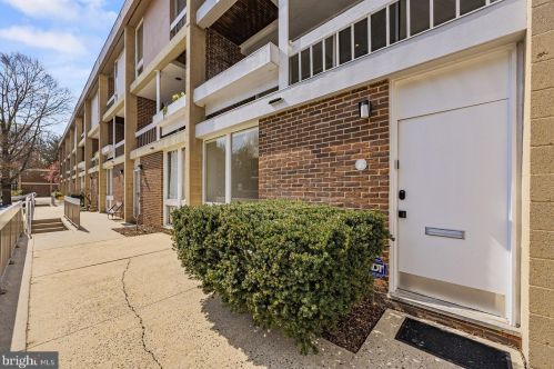 11585 Maple Ridge Rd, Herndon, VA 20190-3605
