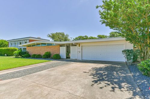 1306 Harbor View Dr, Galveston, TX 77550-3116