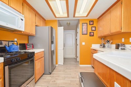 12719 Gifford Way, Victorville CA  92392-7430 exterior