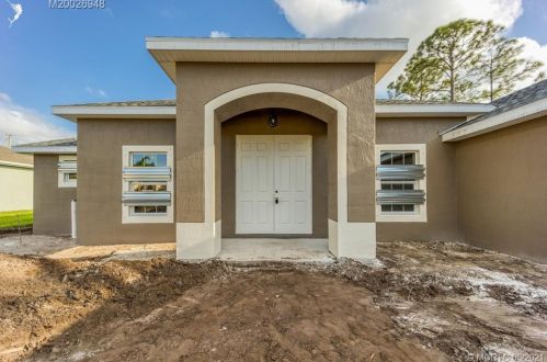 170 Pilsner Cir, Fort Pierce, FL 34953-7556