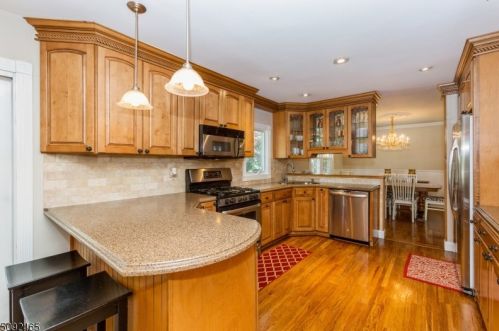 3 Gary Ct, Scotch Plains NJ  07076-2007 exterior