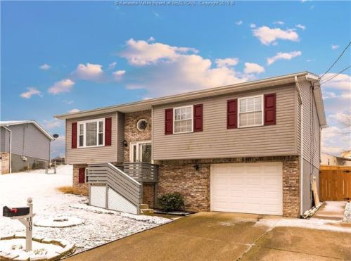 108 Woodside St, Hurricane, WV 25526-1050
