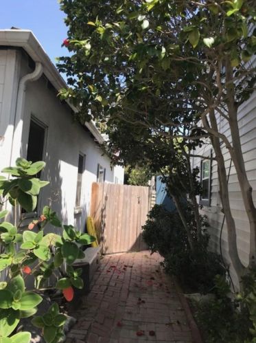 270 San Remo Dr, Long Beach, CA 90803-3620